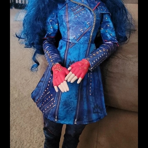 Disney Descendants Evie Doll - Picture 7 of 11